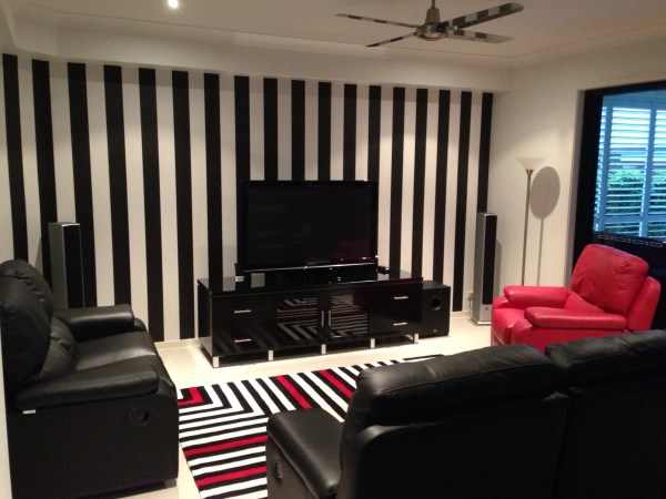 Wallpaper Brisbane - Black and White Stripes